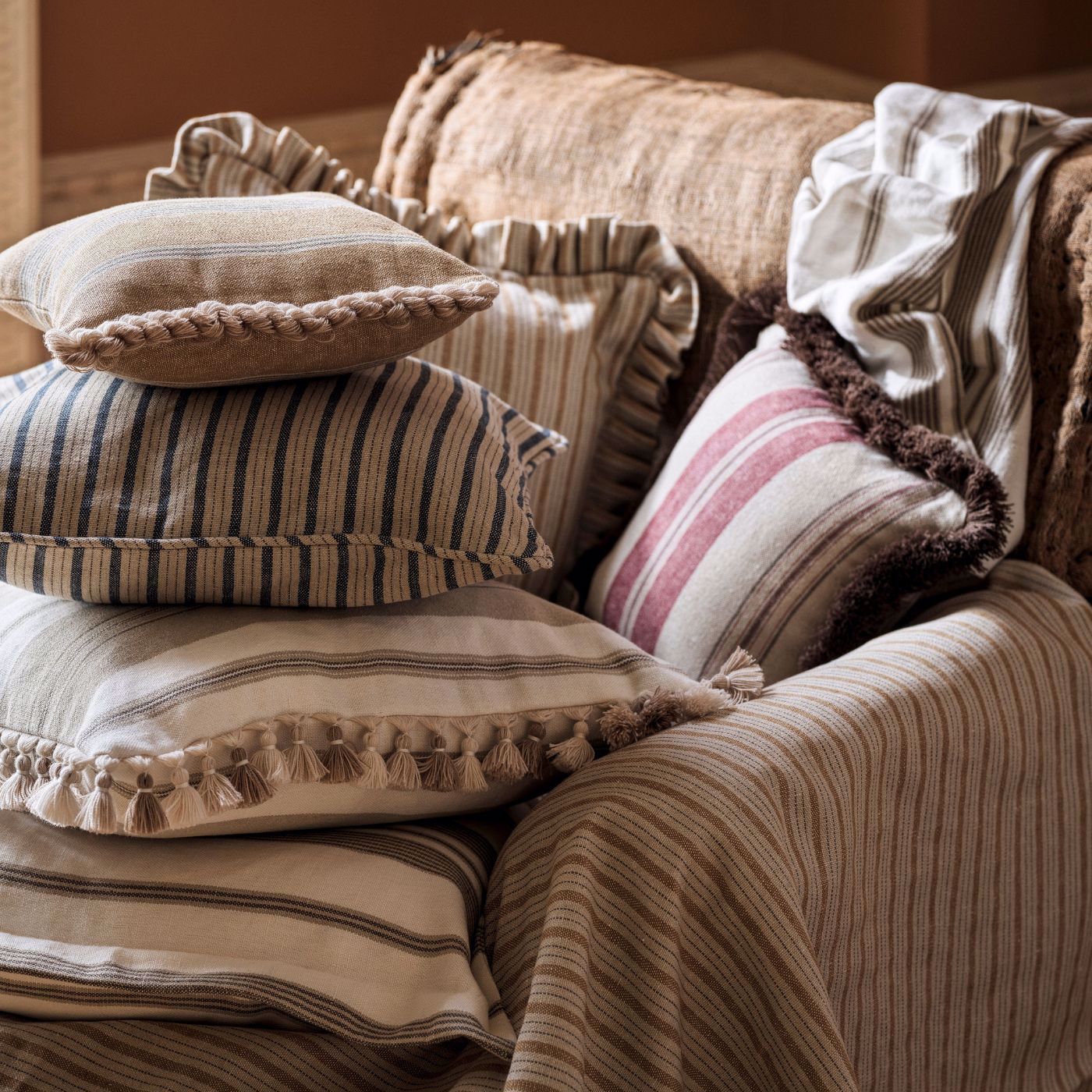 sanderson_highgrove_linens_cushion_pile.jpg